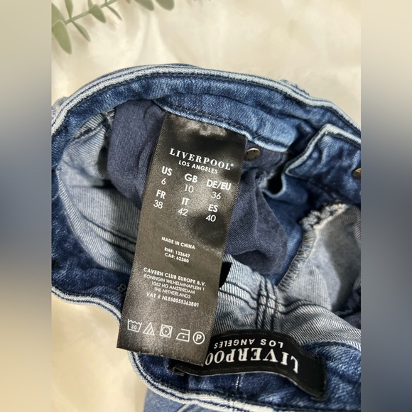 Liverpool Los Angeles The Cropped Flare Dark Wash Jean Size 6/28 - Picture 4 of 12